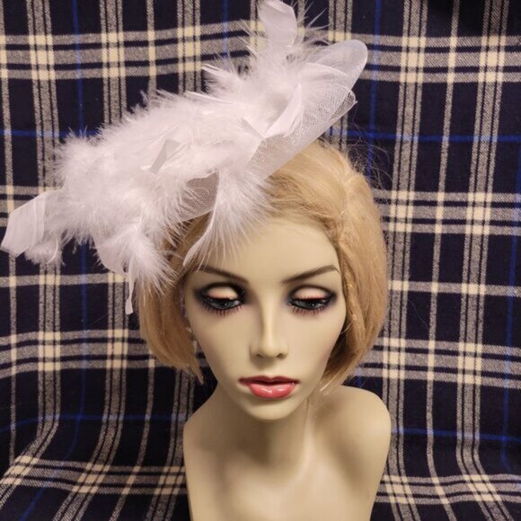 Large Dramatic Fascinator with White Feathers - Picture 5 of 6